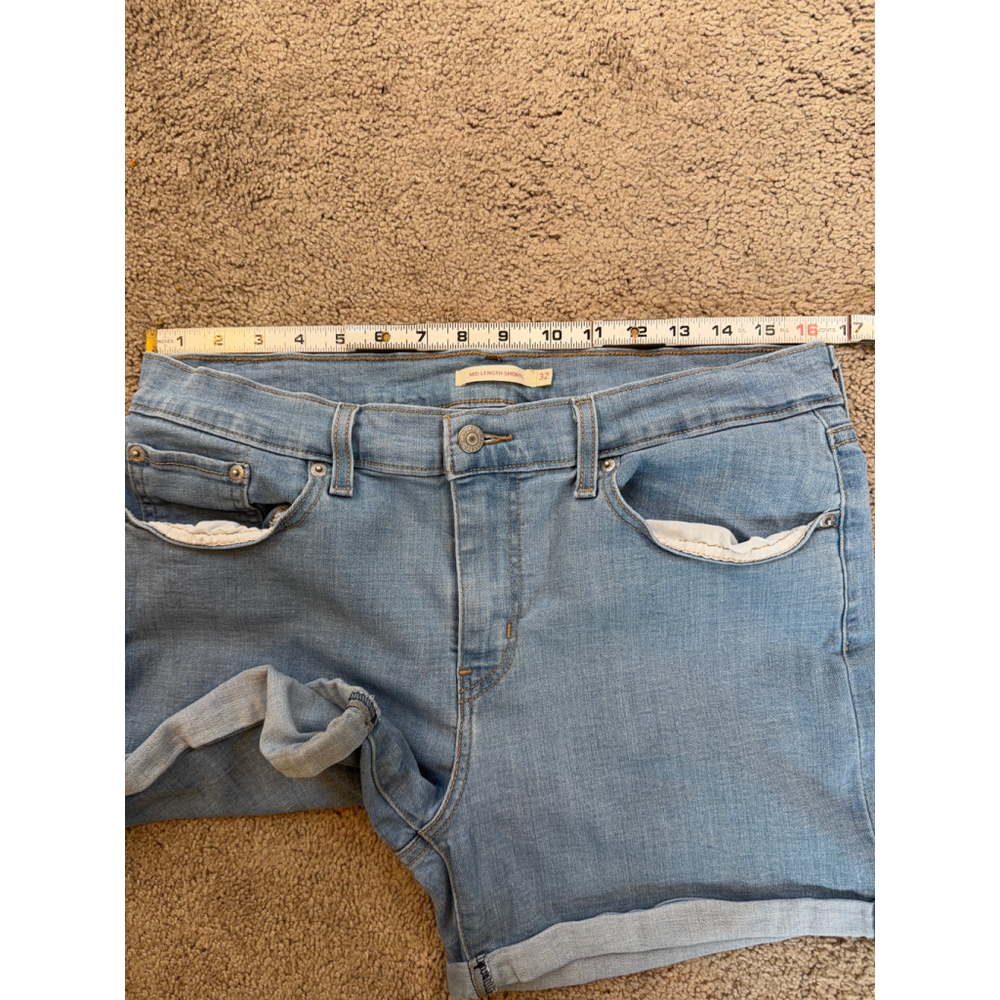 Women's Levi's Light Blue Mid Length Jean Shorts Sz 32 Normcore Y2K 90s inspired - Picture 5 of 16